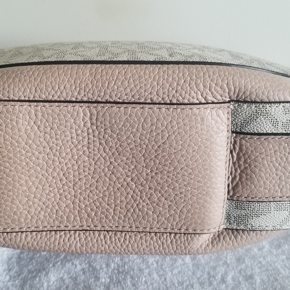 Michael kors crossbody - large - purse NWT - Picture 3 of 6